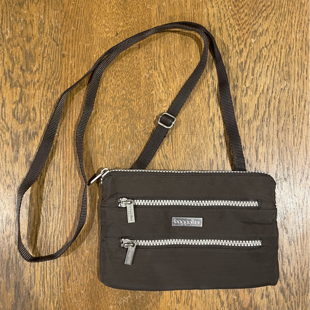 Baggallini Crossbody Three Zipper Small Messenger Bag Gray Taupe Organizer